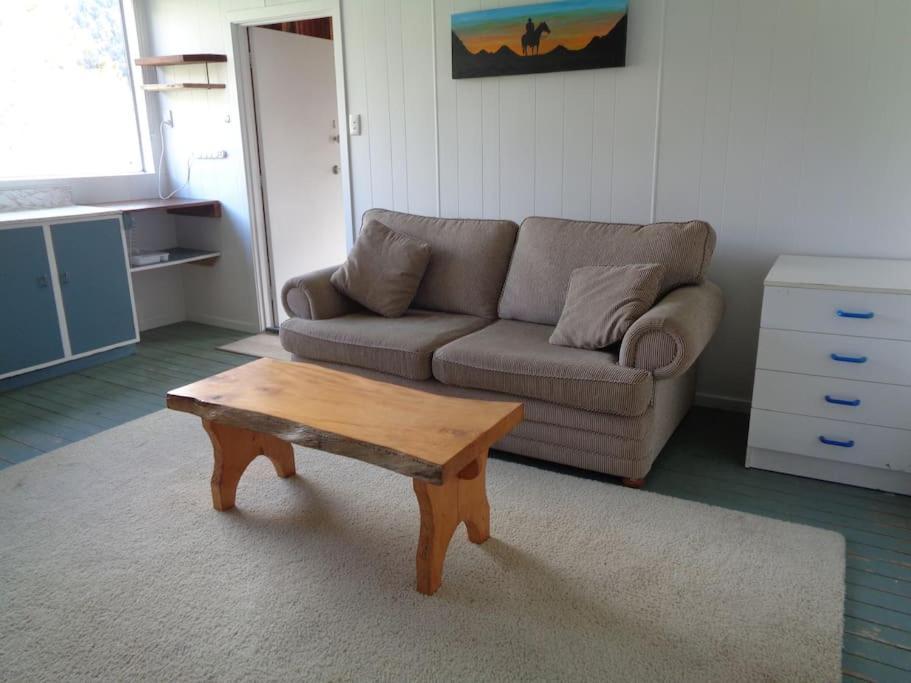 Apartamento Rustic Woolshed Owen River Exterior foto